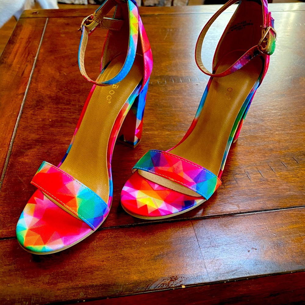 Size 7, multicolor, strap heels